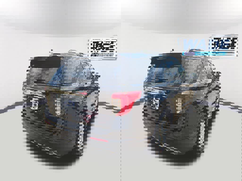 Used 2023 Ford Explorer XLT w/ Equipment Group 202A AWD/4WD image 5