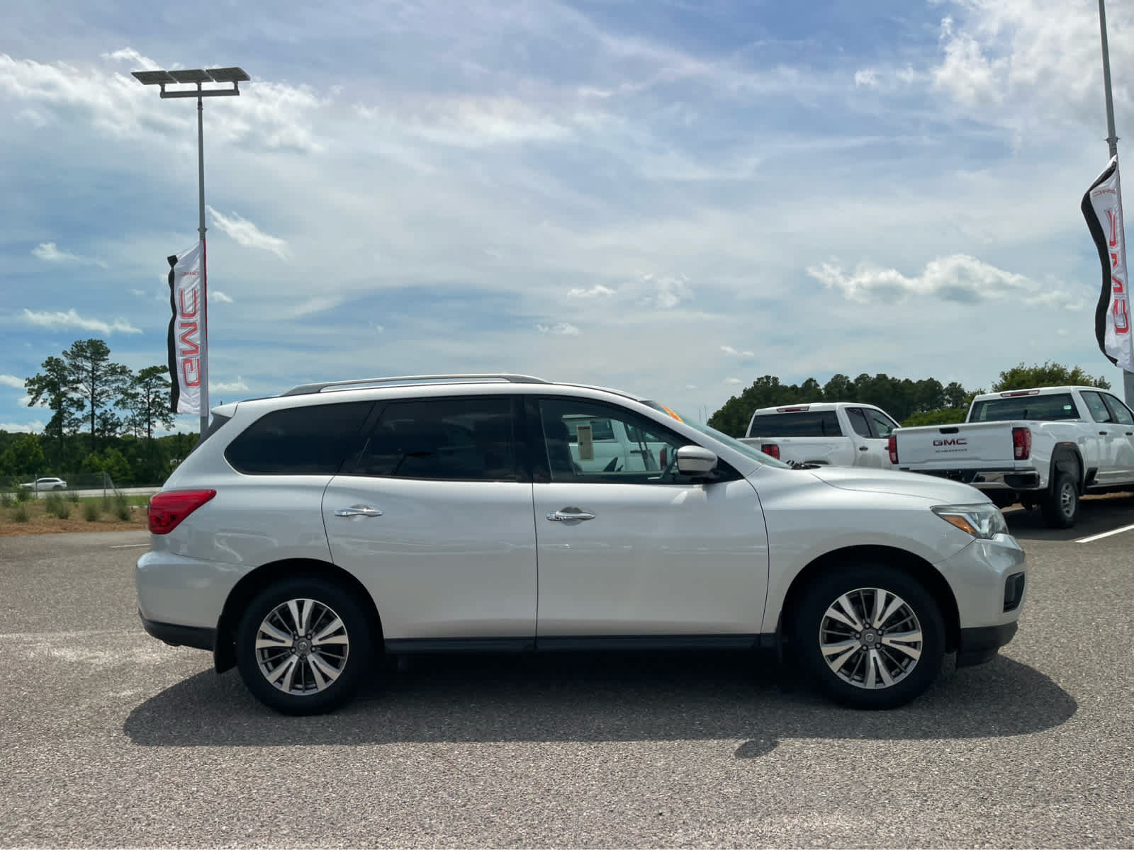 Used 2019 Nissan Pathfinder SV AWD/4WD image 4