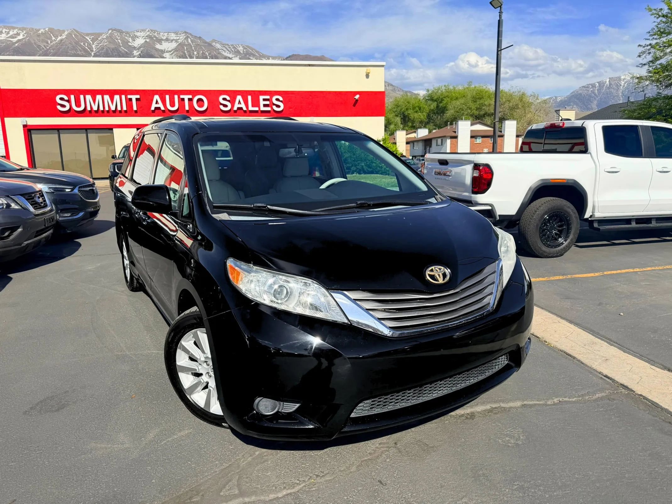 Used 2014 Toyota Sienna XLE w/ XLE Premium Package AWD/4WD image 2