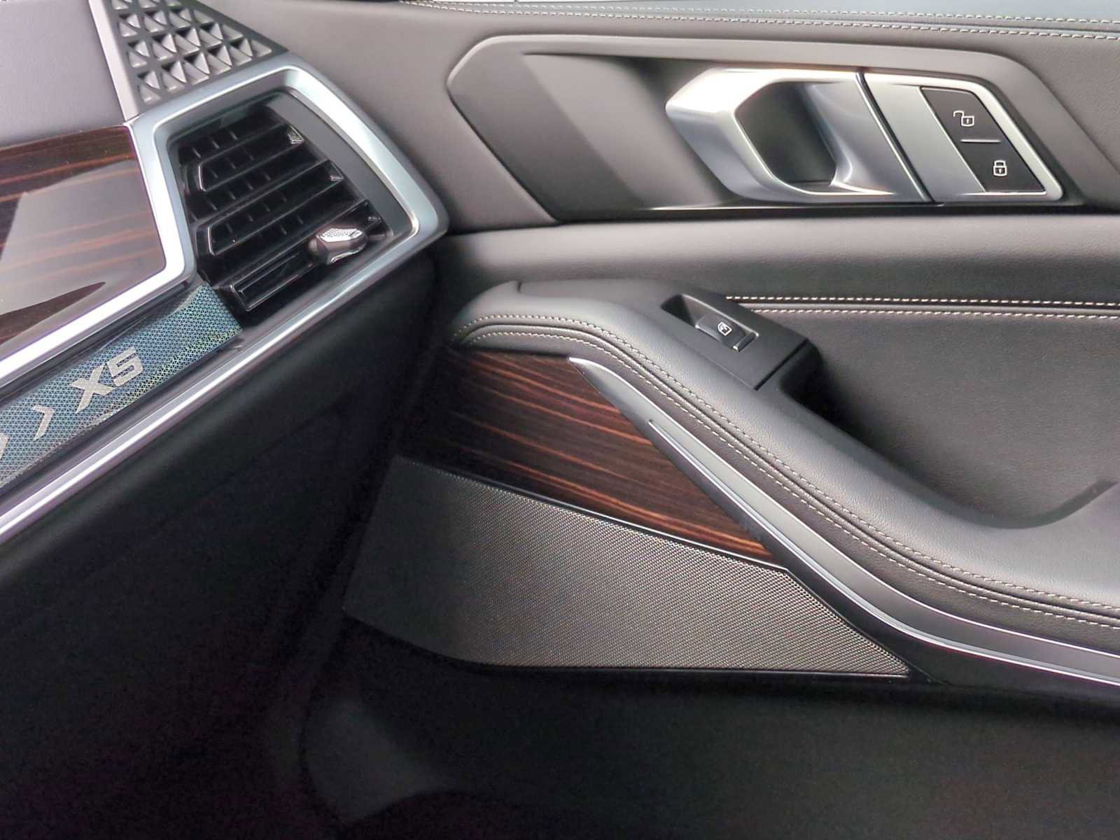 New 2026 BMW X5 xDrive40i w/ M Sport Package image 39