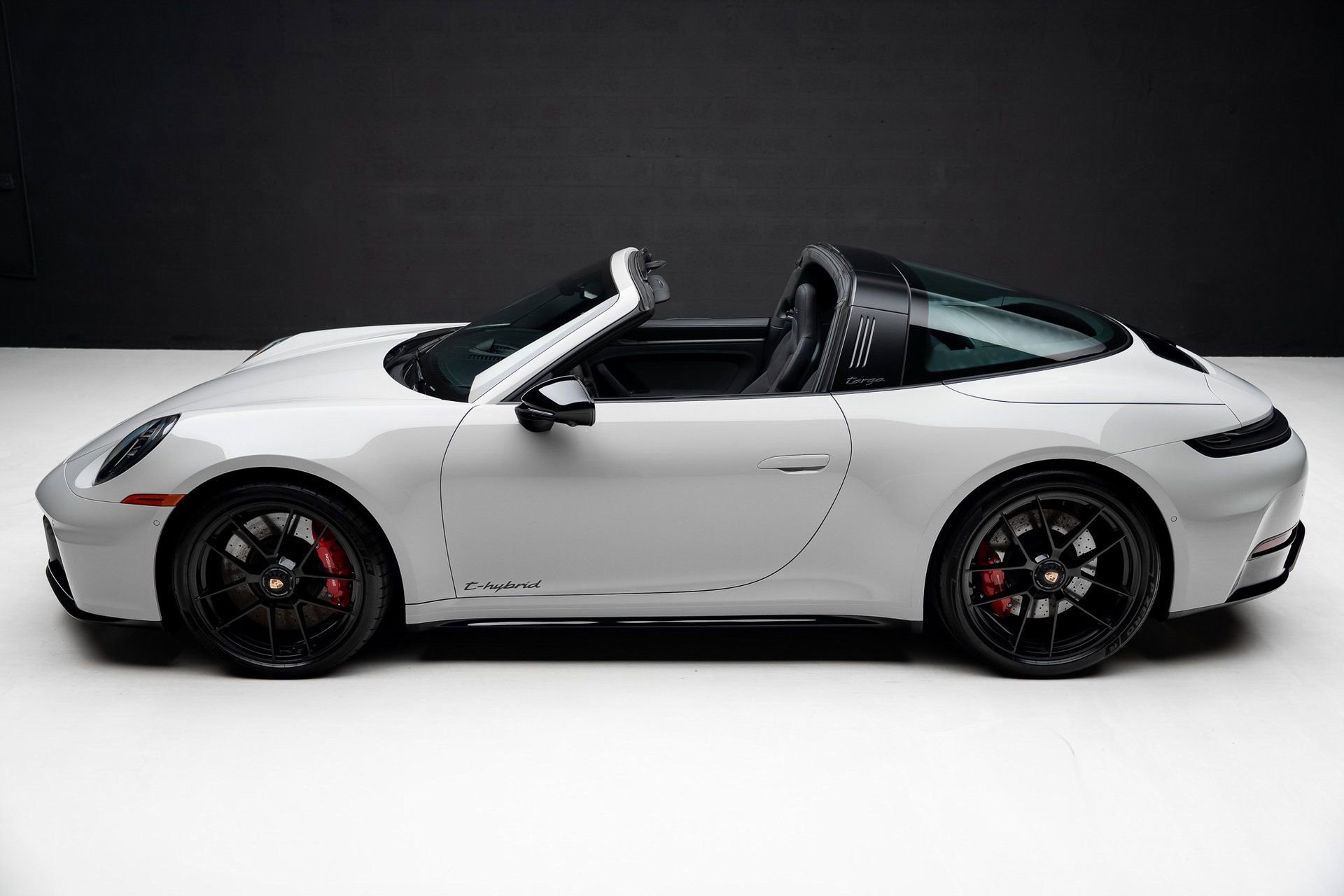 Used 2025 Porsche 911 Targa 4 GTS w/ Premium Package image 17