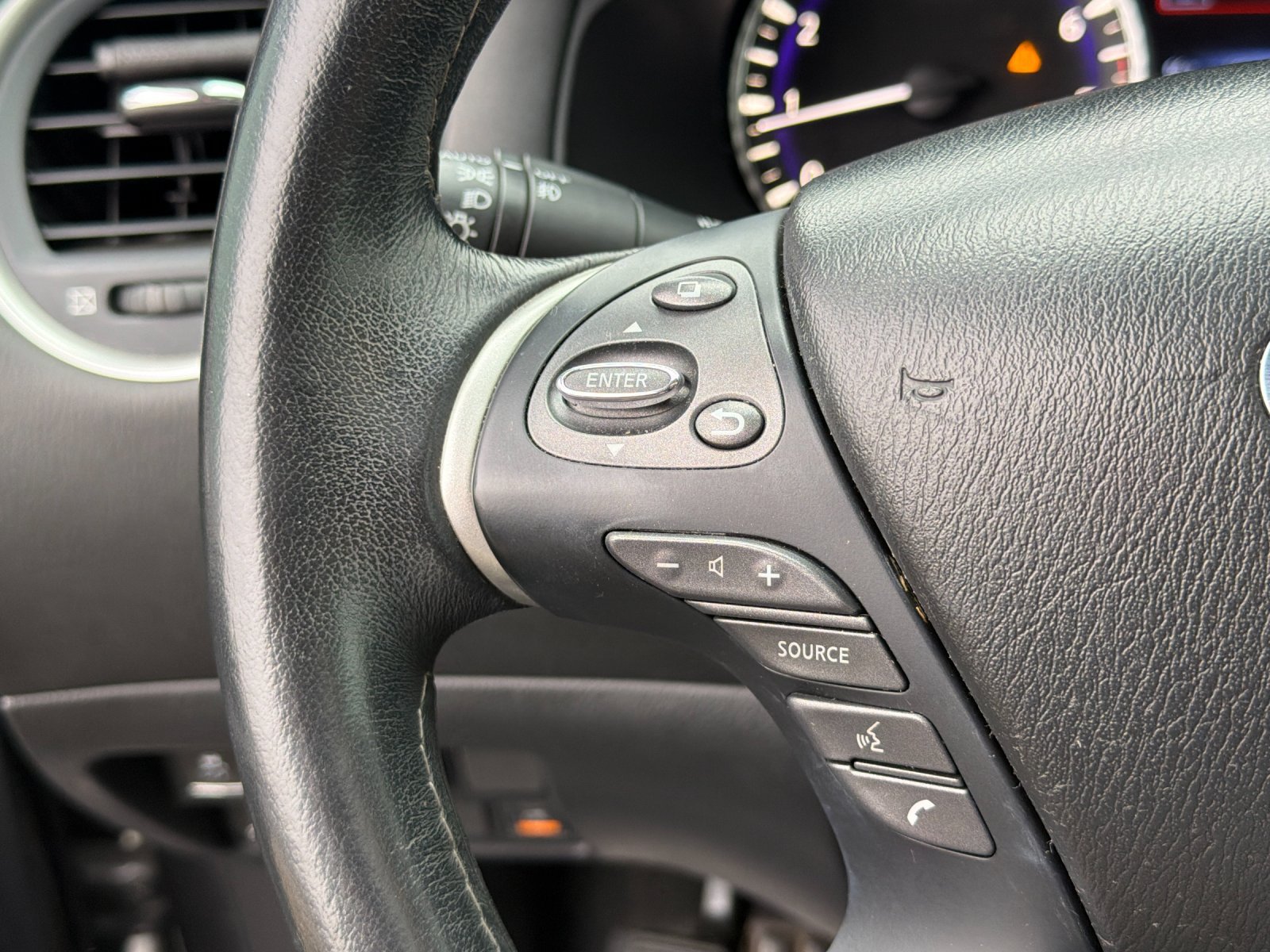 Used 2020 INFINITI QX60 Luxe w/ Sensory Package FWD image 29