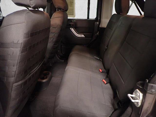 Used 2016 Jeep Wrangler Unlimited Rubicon w/ Connectivity Group image 9