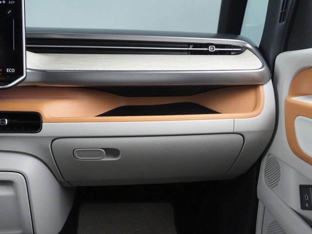 Used 2025 Volkswagen ID. Buzz 1st Edition image 42