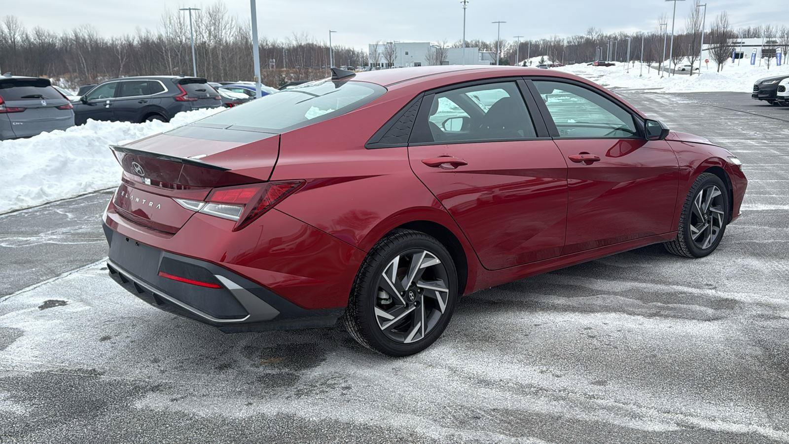 Used 2025 Hyundai Elantra Sport FWD image 5