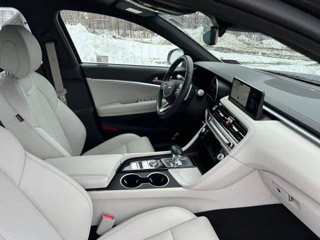 Used 2025 Genesis G70 2.5T image 31