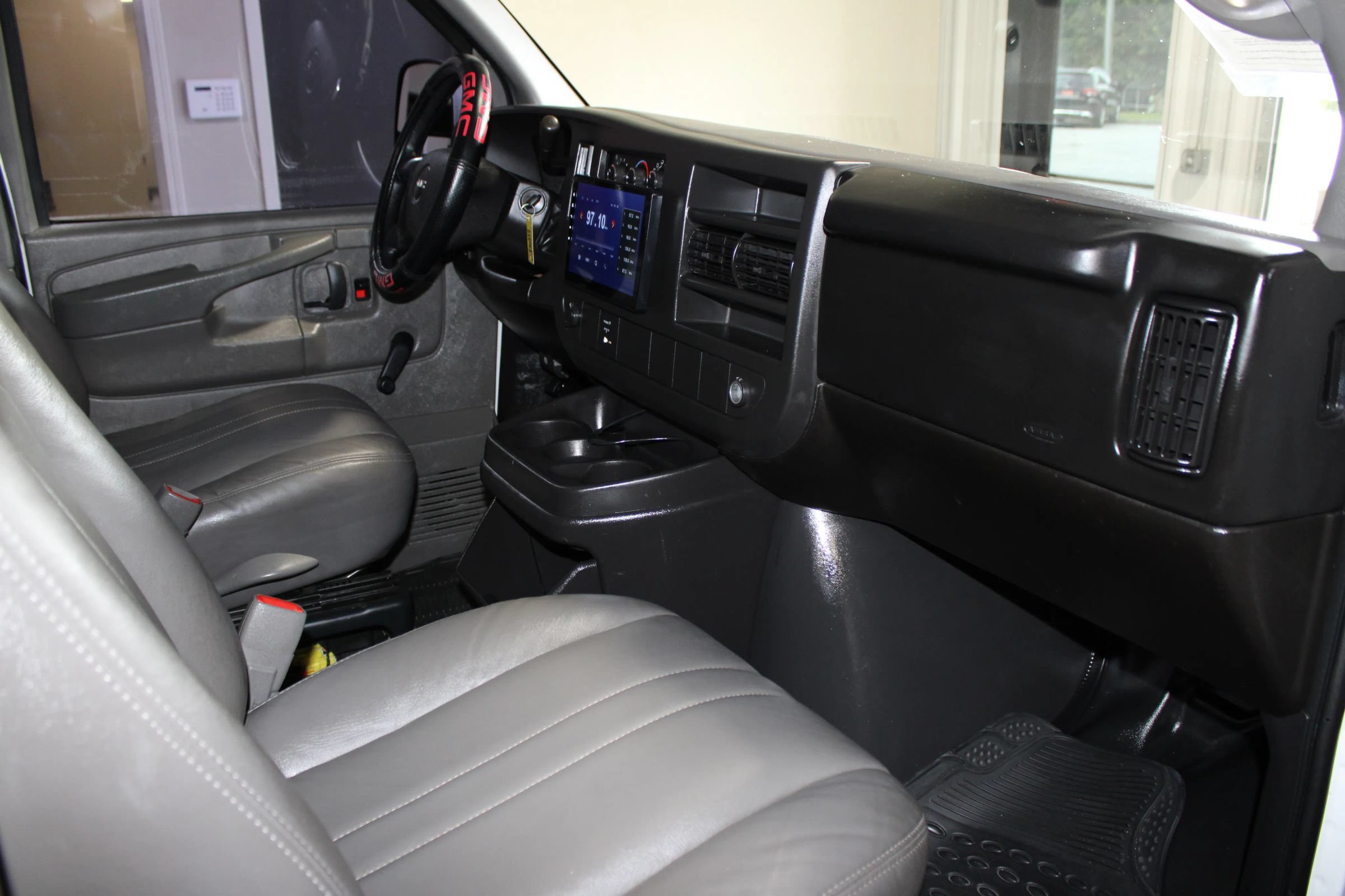 Used 2008 GMC Savana 2500 Extended RWD image 21