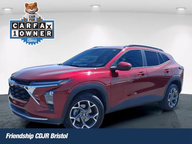 Used 2025 Chevrolet Trax LT FWD image 1