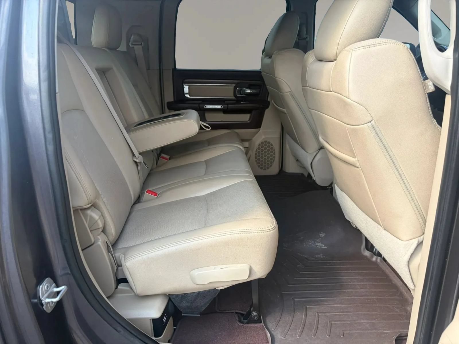 Used 2016 RAM 2500 Laramie w/ Convenience Group AWD/4WD image 29