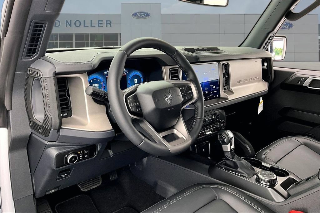 New 2026 Ford Bronco Outer Banks w/ Sasquatch Package AWD/4WD image 7