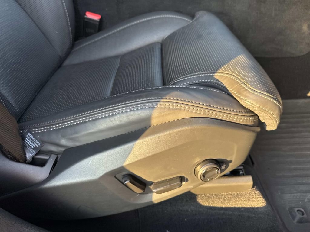 Used 2023 Volvo XC60 B5 Ultimate w/ Protection Package Premier image 12