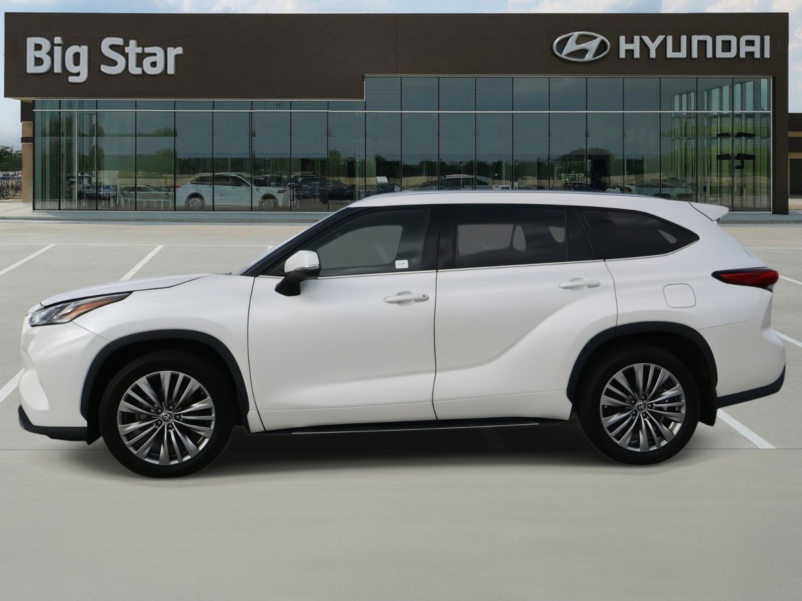 Used 2021 Toyota Highlander Platinum image 2