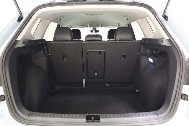 Used 2025 Volkswagen Taos SE image 29