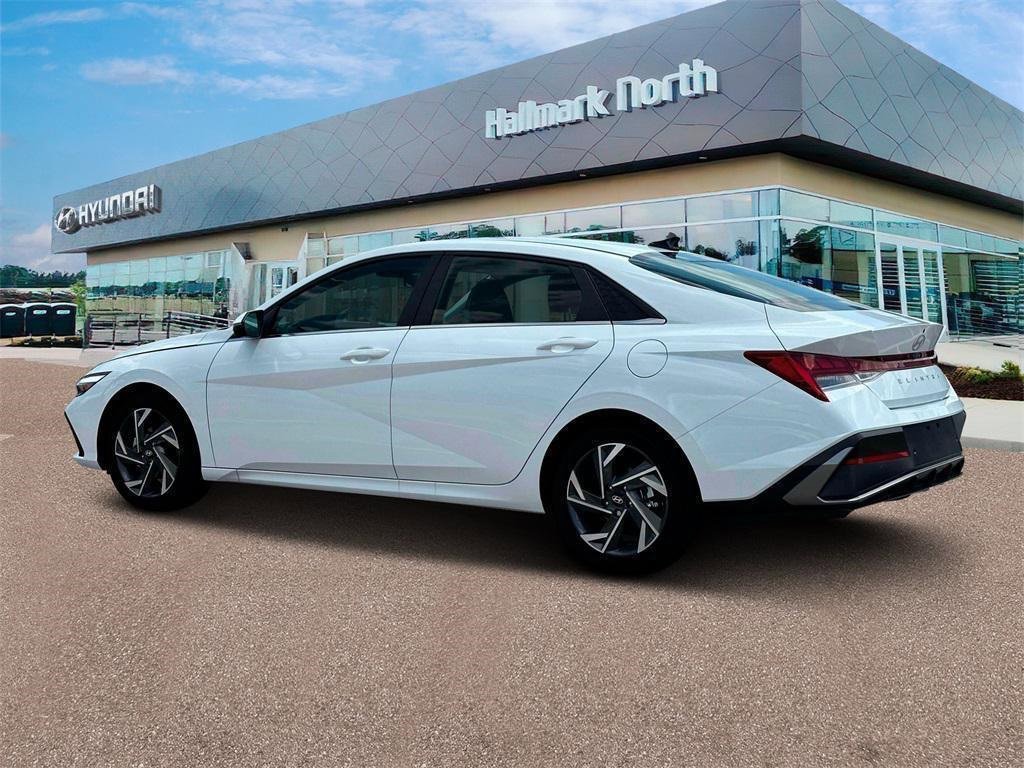 New 2025 Hyundai Elantra Limited image 4