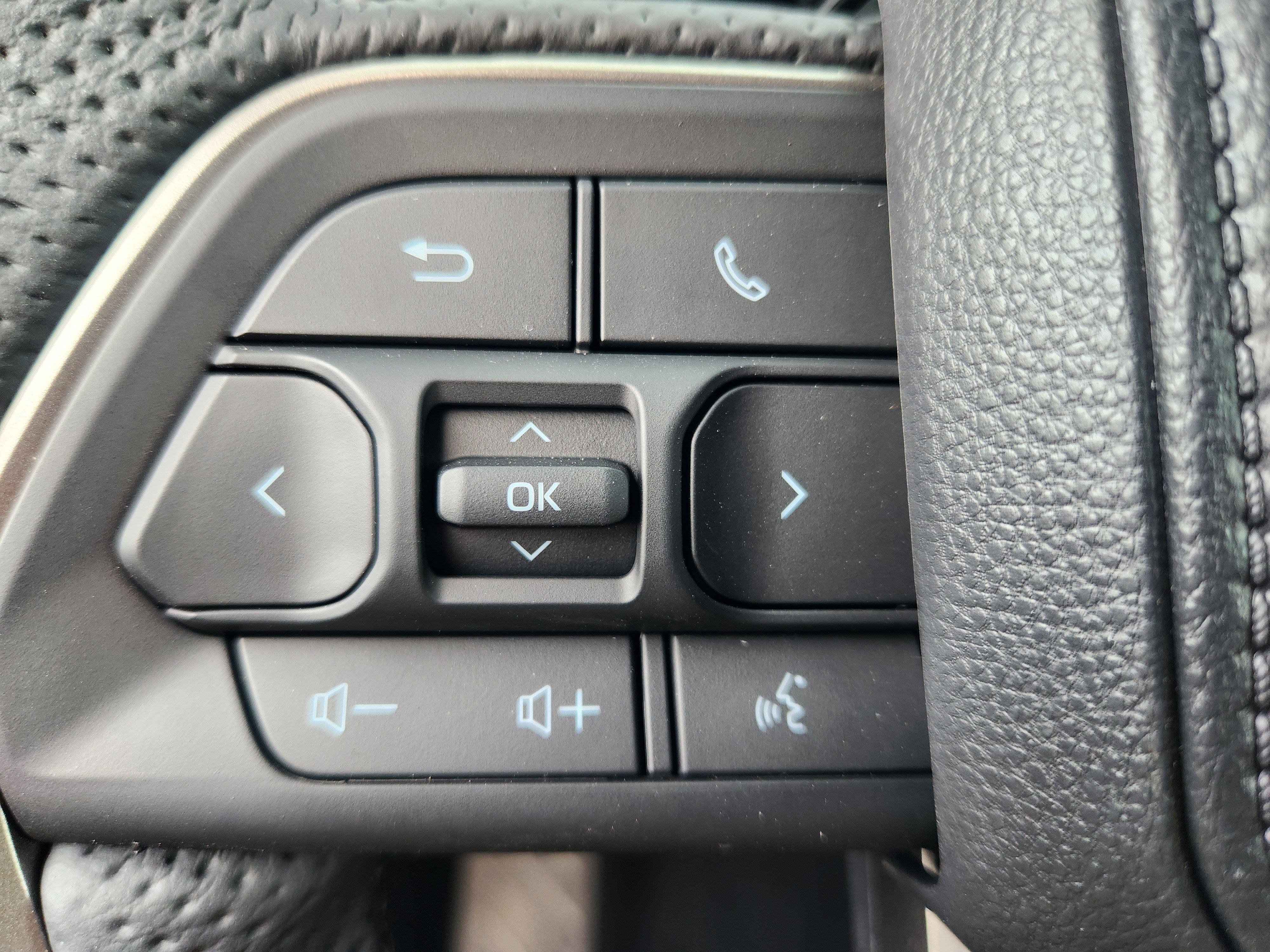 New 2026 Toyota Tacoma TRD Off-Road AWD/4WD image 9