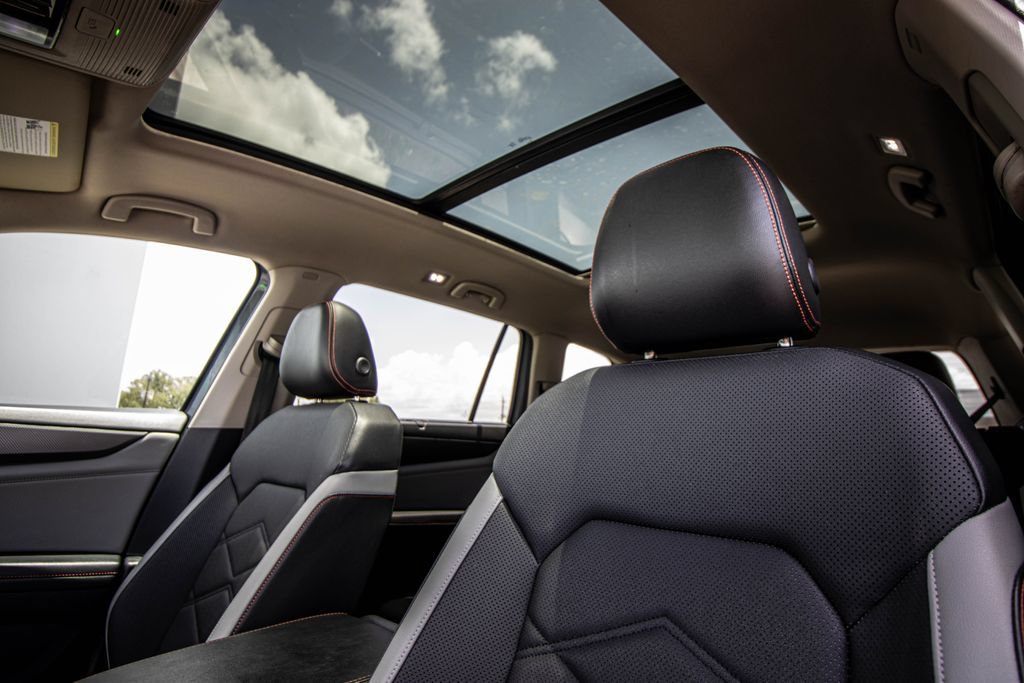 Certified 2024 Volkswagen Atlas Peak Edition SEL AWD/4WD image 48
