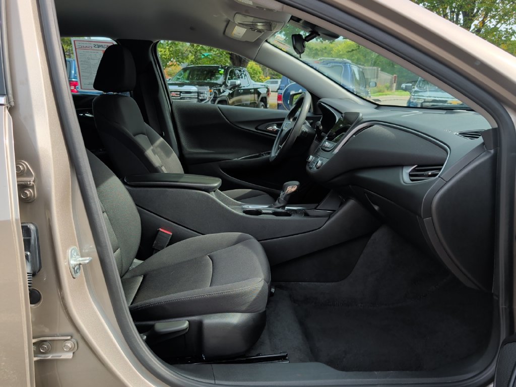 Used 2025 Chevrolet Malibu LT FWD image 37
