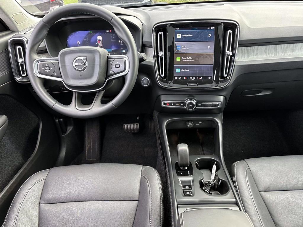 Used 2025 Volvo XC40 B5 Core w/ Protection Package Premier image 29
