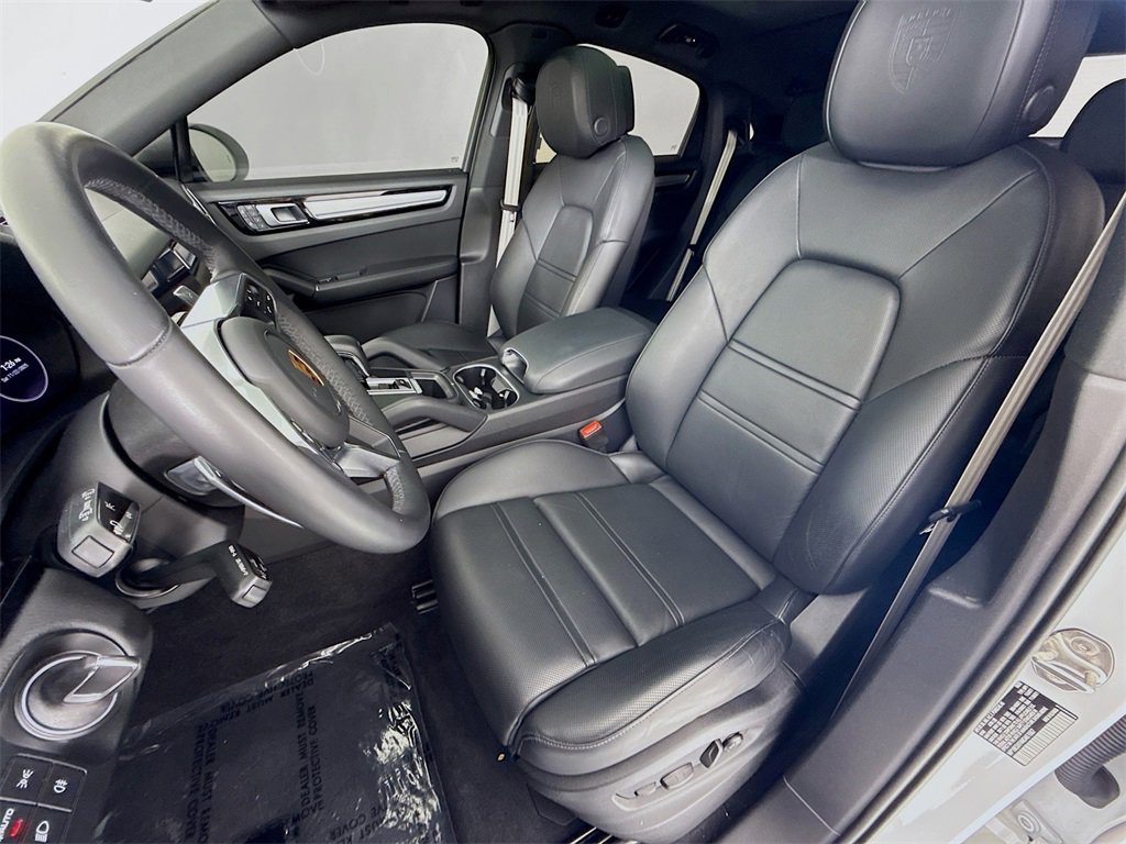Used 2022 Porsche Cayenne Platinum Edition image 5
