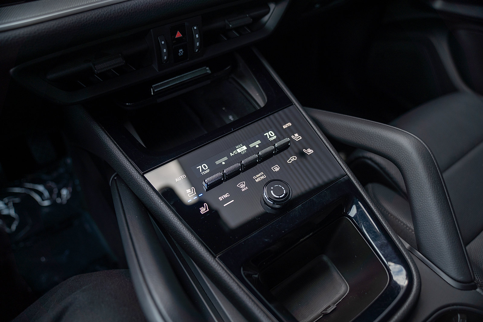 Certified 2025 Porsche Cayenne E-Hybrid w/ Premium Package Plus AWD/4WD image 15