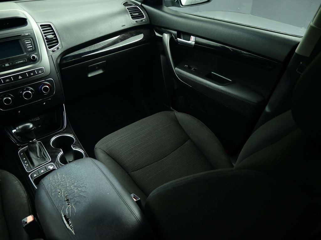 Used 2015 Kia Sorento LX image 14
