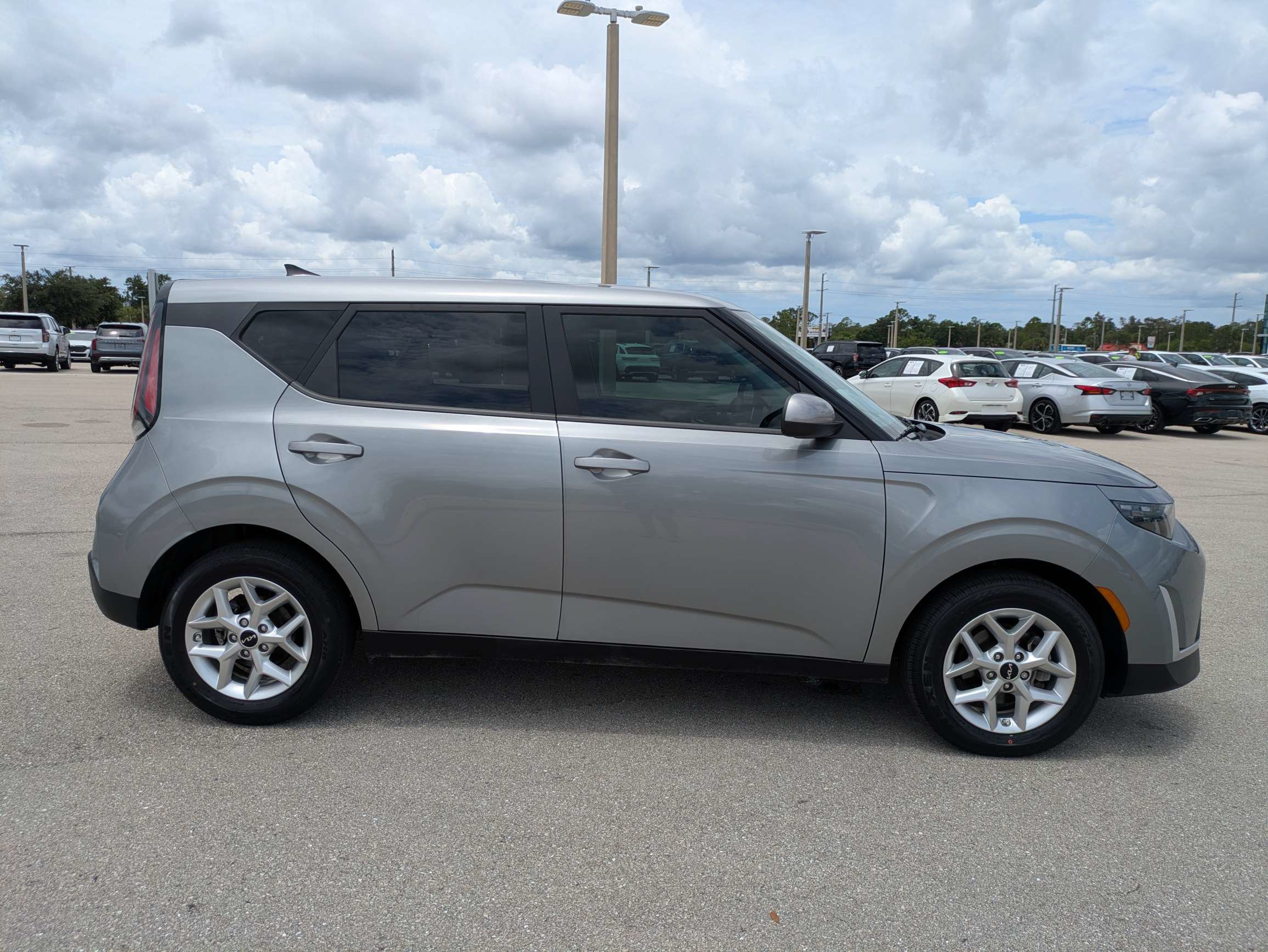 Certified 2023 Kia Soul LX w/ Option Group 015 FWD image 4