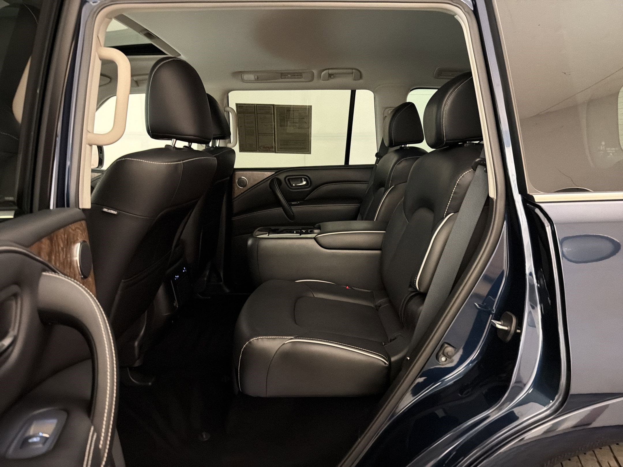 Used 2023 INFINITI QX80 Premium Select w/ Cargo Package AWD/4WD image 15