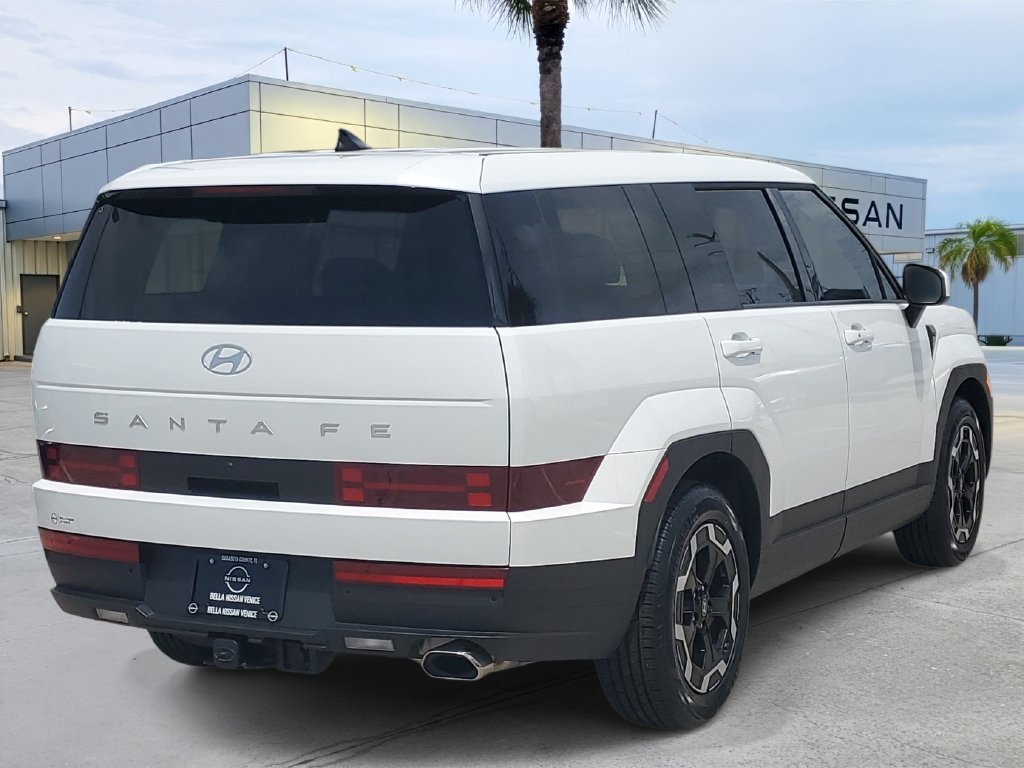 Used 2025 Hyundai Santa Fe SE FWD image 5