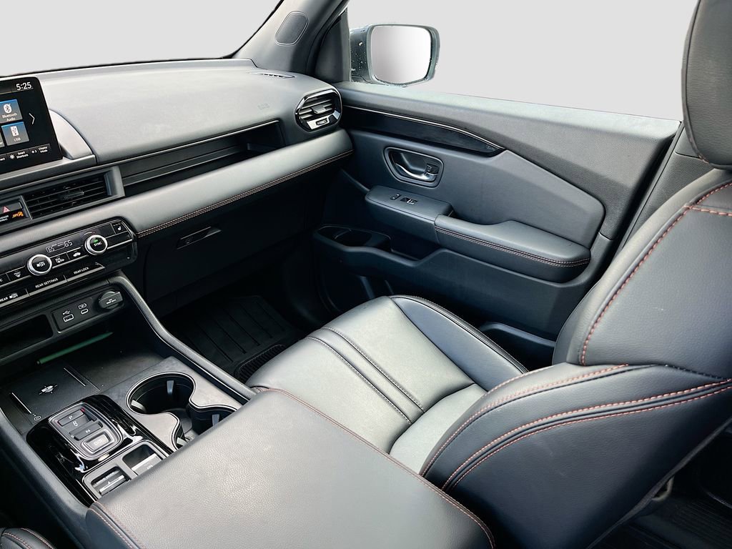 Used 2025 Honda Pilot TrailSport image 22