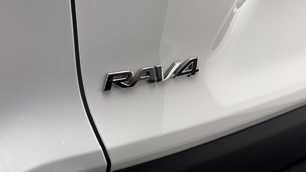 Used 2025 Toyota RAV4 LE AWD/4WD image 7