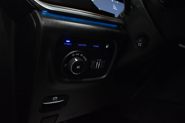 Used 2022 Jeep Grand Cherokee Summit w/ Luxury Tech Group V image 38