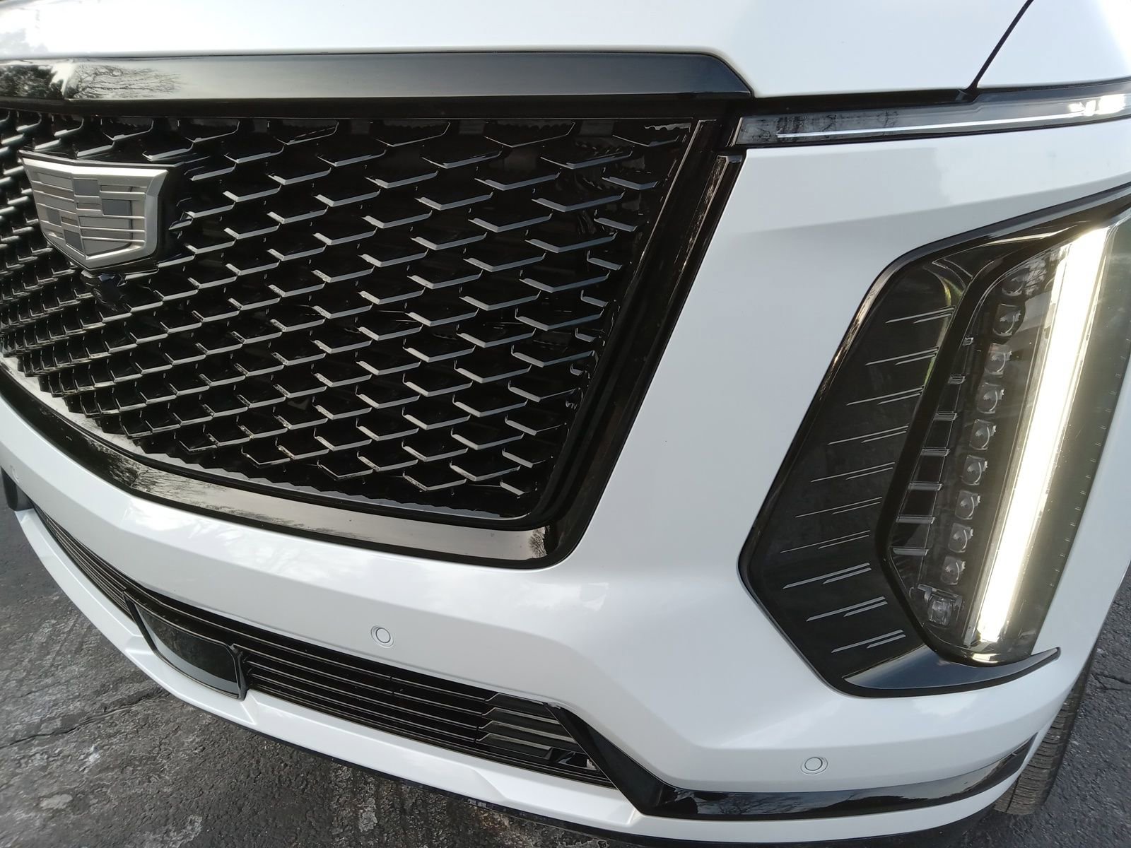 Used 2026 Cadillac Escalade Platinum Sport w/ LPO, ONYX Package image 7