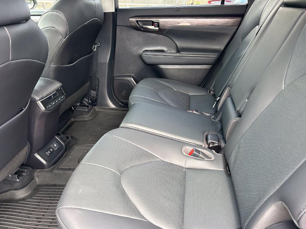 Used 2021 Toyota Highlander Limited AWD/4WD image 17