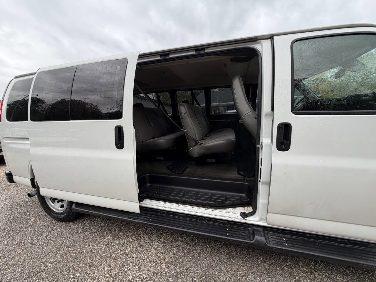 Used 2019 Chevrolet Express 3500 LT w/ LT Preferred Equipment Group image 13