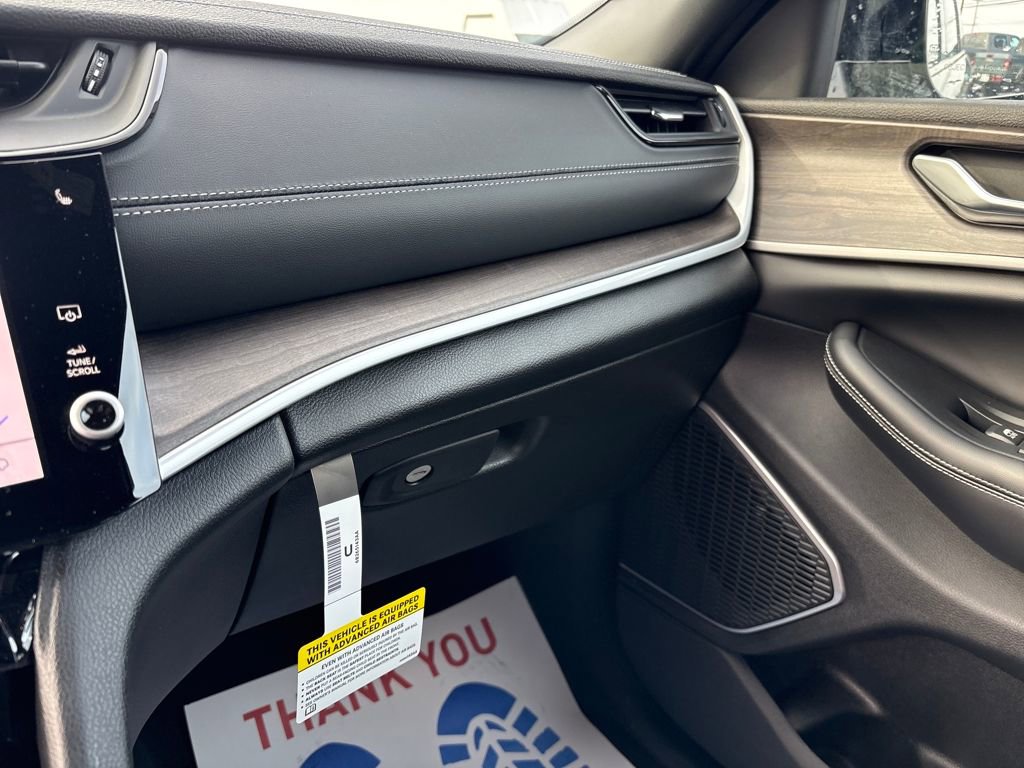 New 2026 Jeep Grand Cherokee Limited image 25