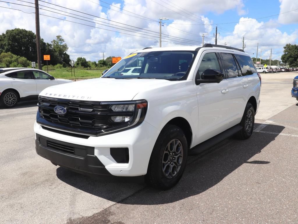 Used 2025 Ford Expedition Active RWD image 5