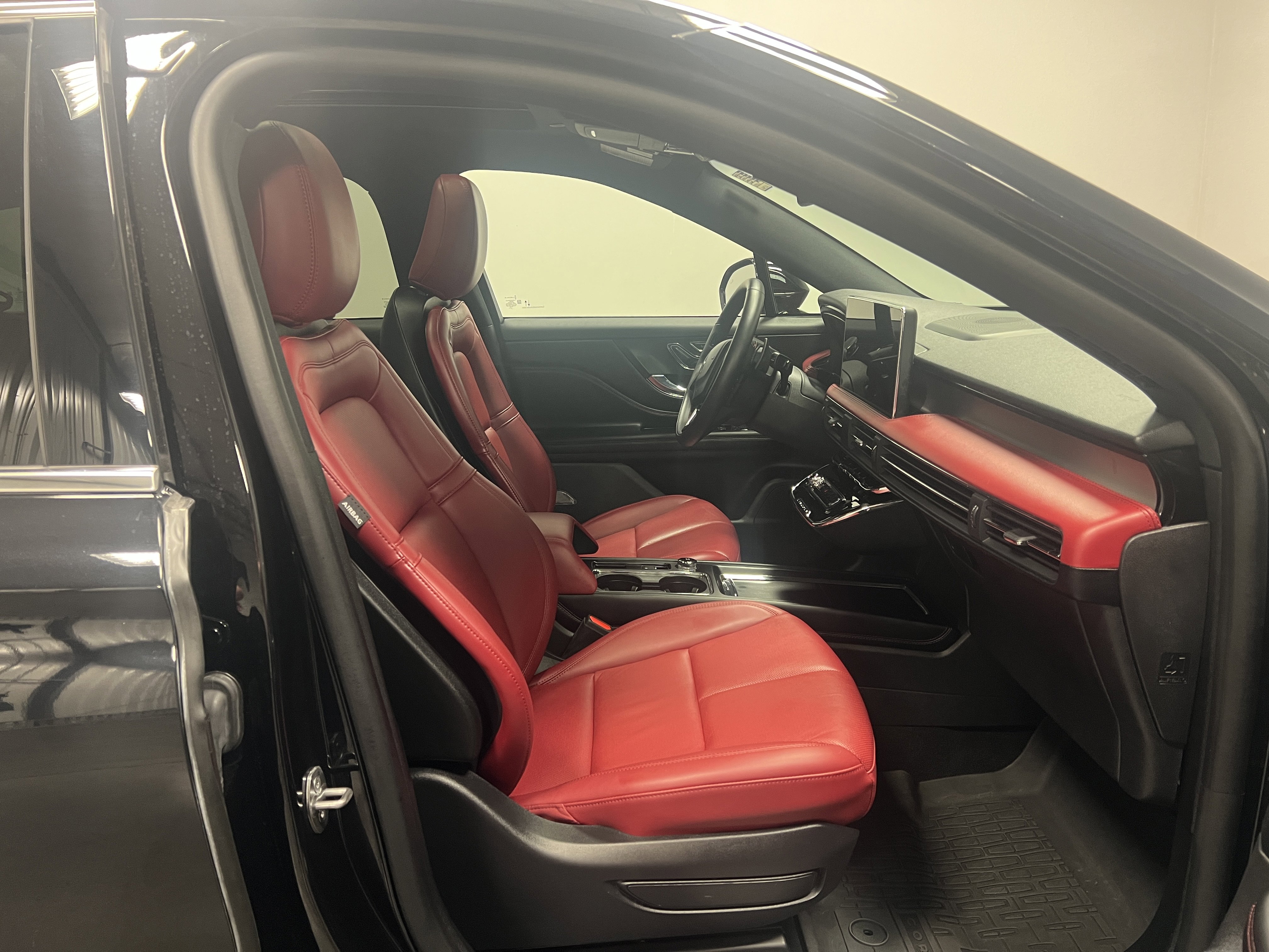 Used 2025 Lincoln Corsair Grand Touring image 16