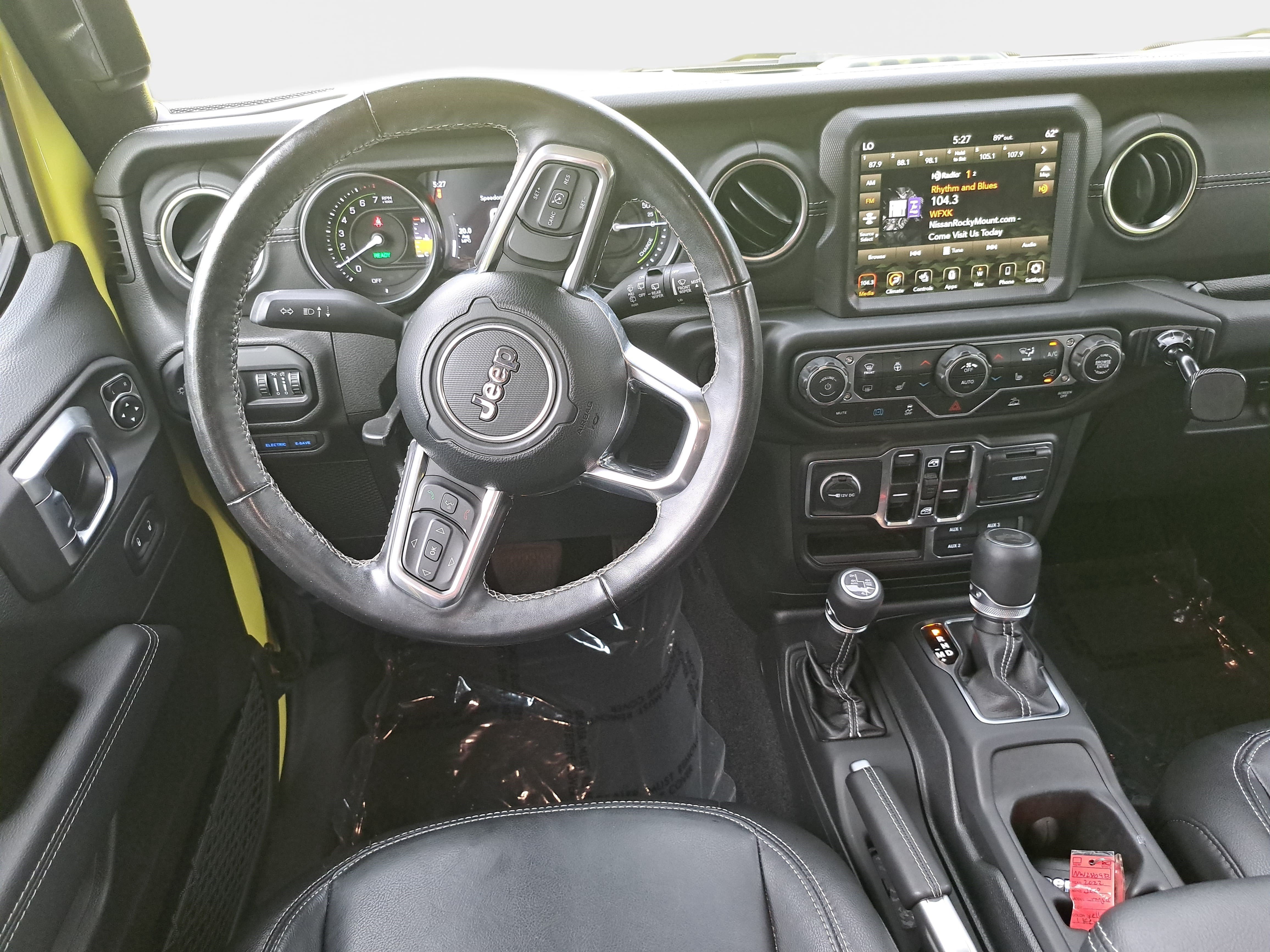 Used 2022 Jeep Wrangler Unlimited Sahara w/ Cold Weather Group AWD/4WD image 15