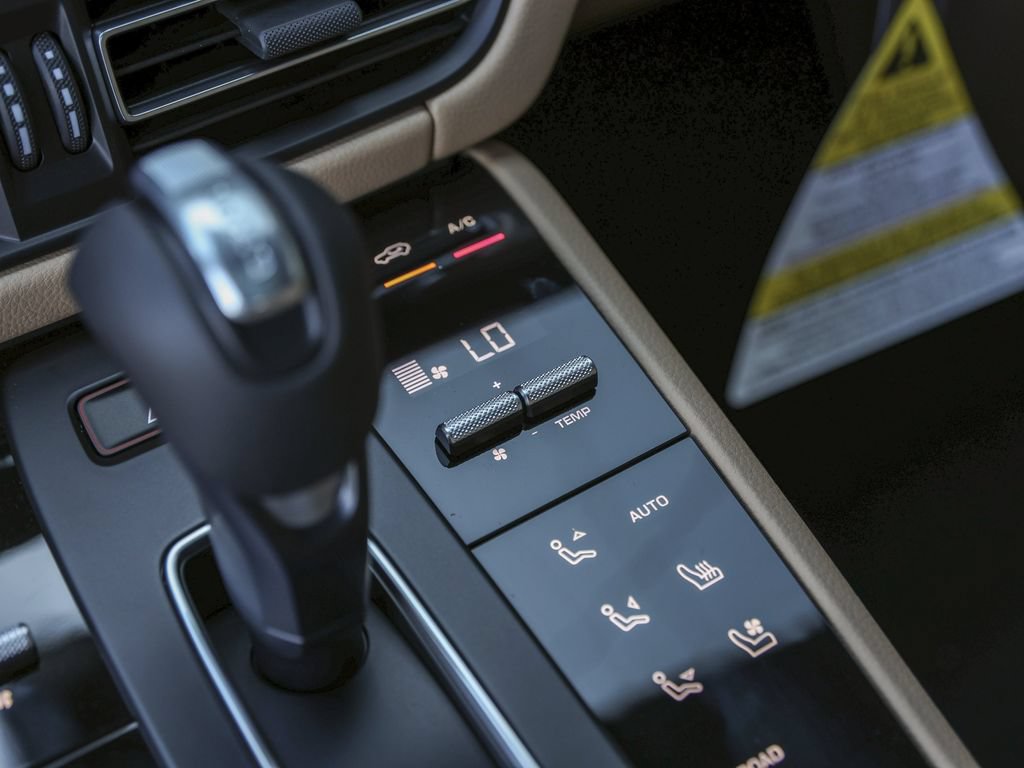 Certified 2026 Porsche Macan AWD/4WD image 26