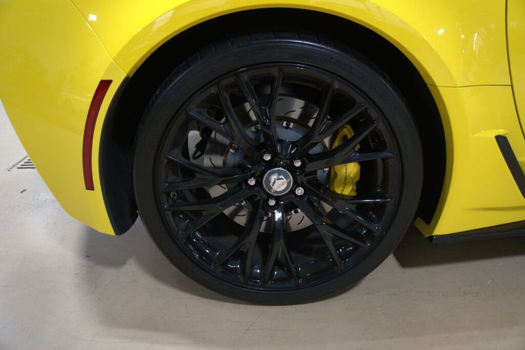 Used 2016 Chevrolet Corvette Z06 w/ 3LZ Preferred Equipment Group image 32