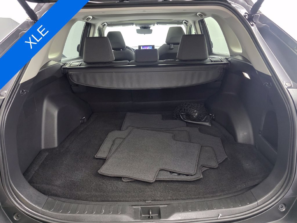 Used 2025 Toyota RAV4 XLE w/ Convenience Package FWD image 16