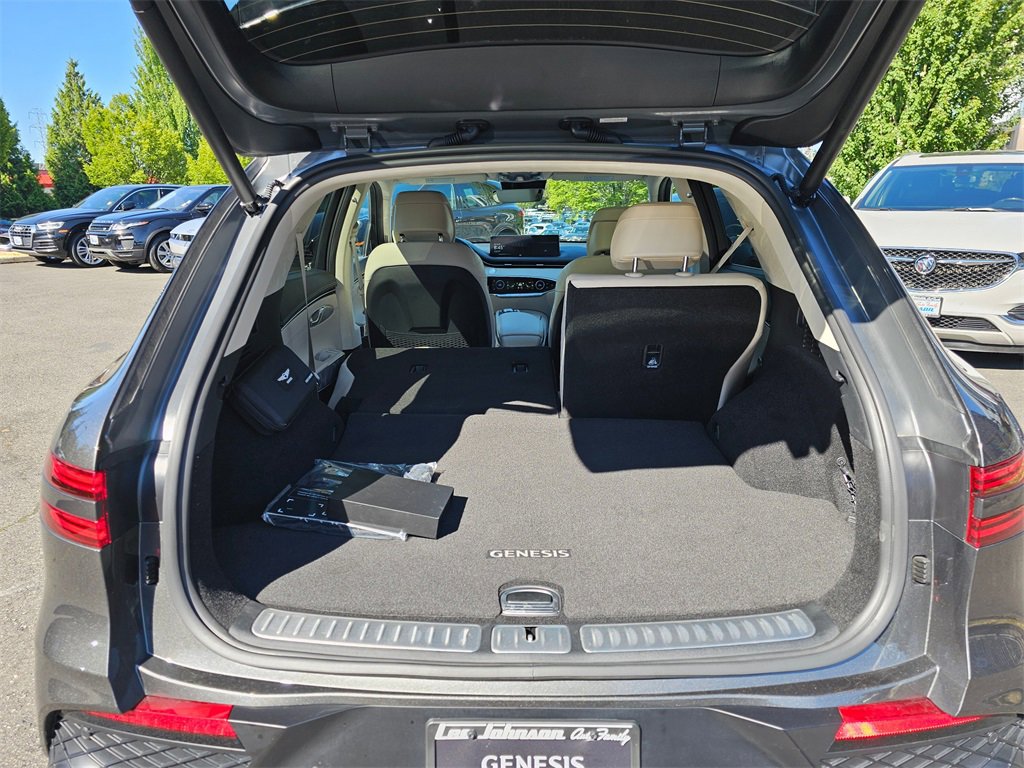 Used 2025 Genesis GV70 3.5T Sport w/ Sport Advanced Package image 17
