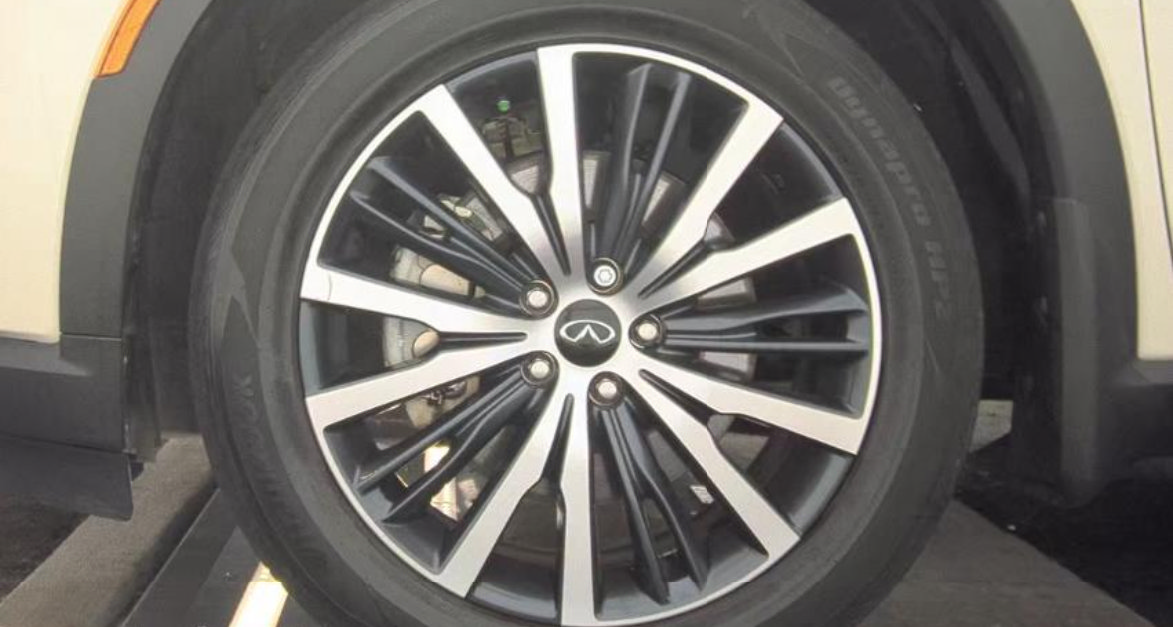 Certified 2023 INFINITI QX60 Sensory w/ Vision Package AWD/4WD image 9