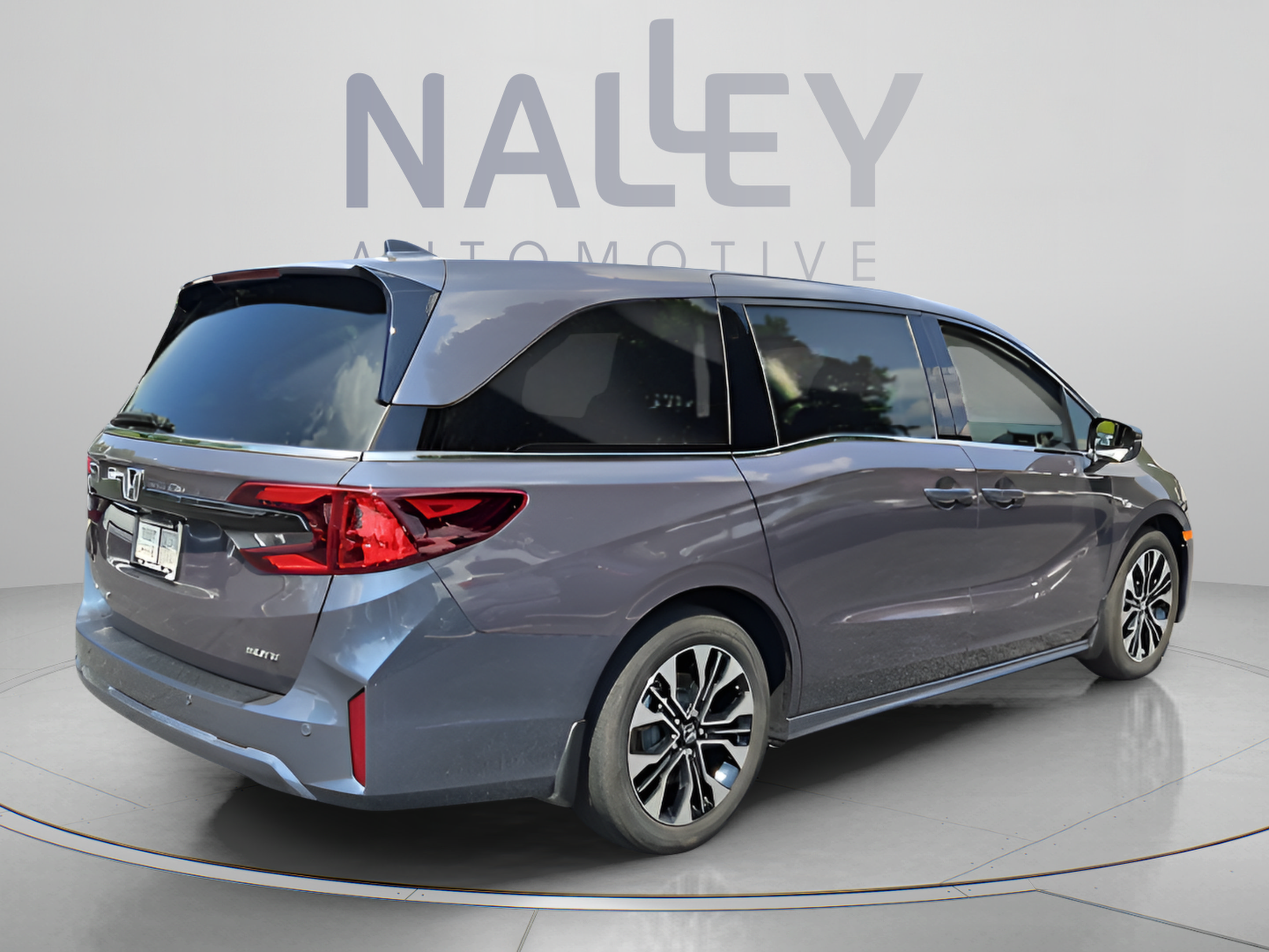Used 2025 Honda Odyssey Elite image 4
