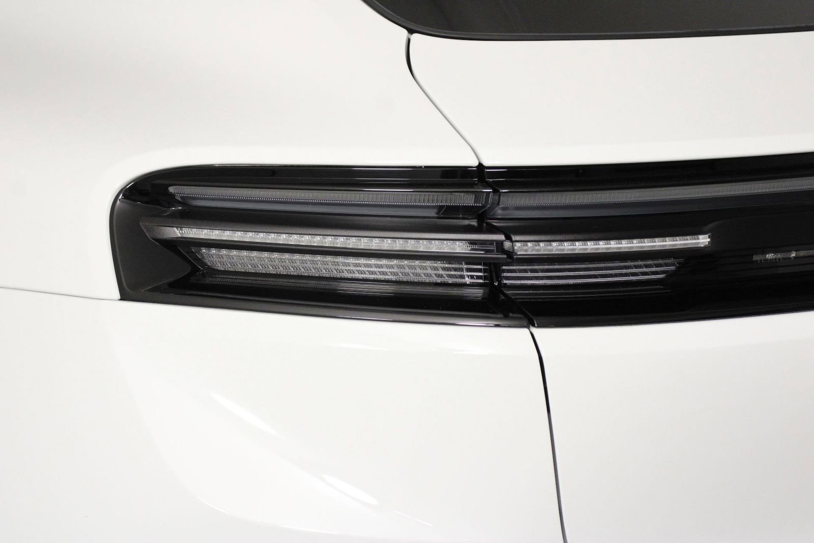 Certified 2024 Porsche Macan 4 Electric image 21