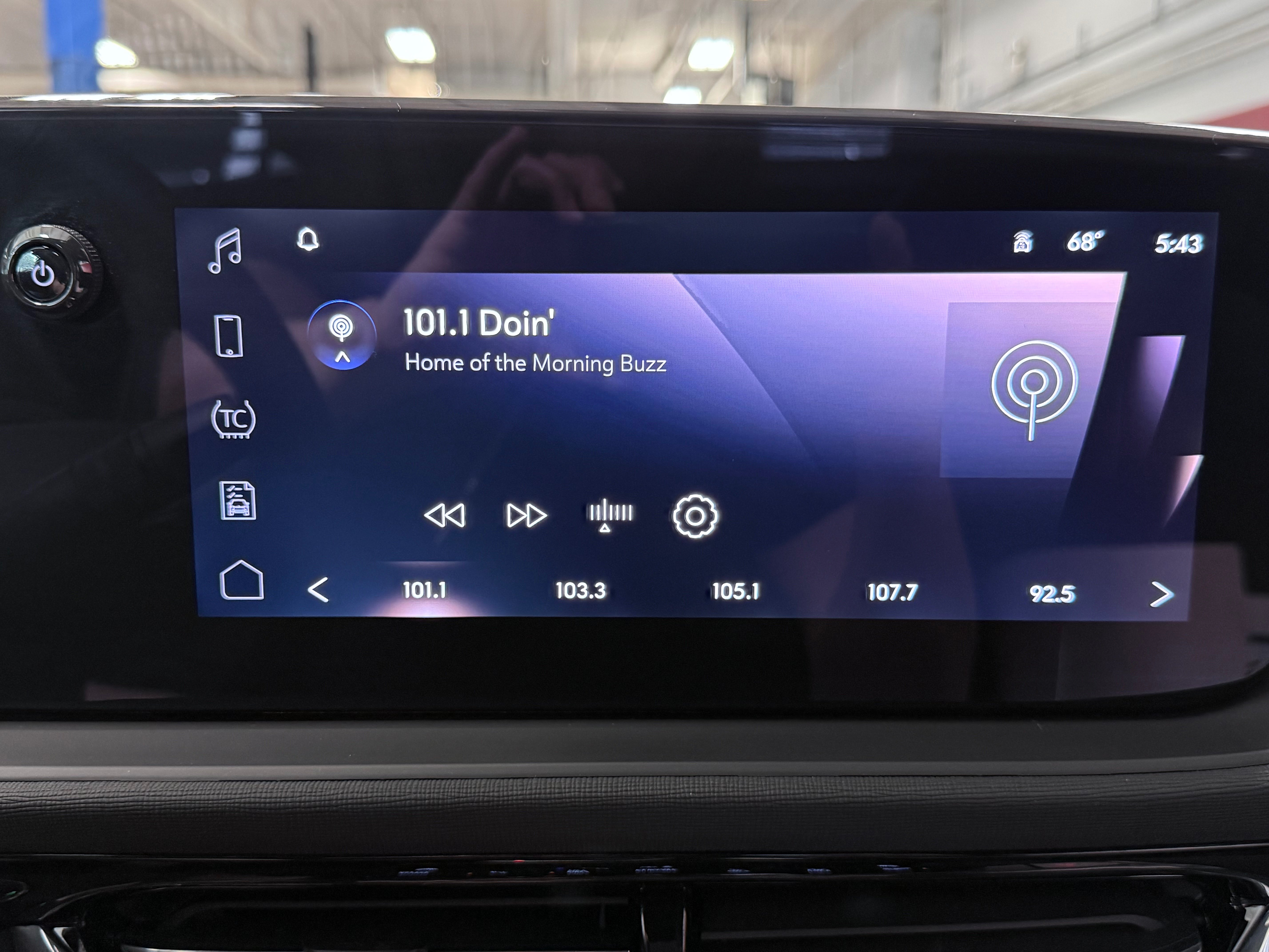 Used 2025 Buick Envista Avenir FWD image 26