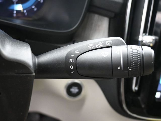 Used 2023 Volvo XC40 B5 Ultimate w/ Protection Package Premier image 26