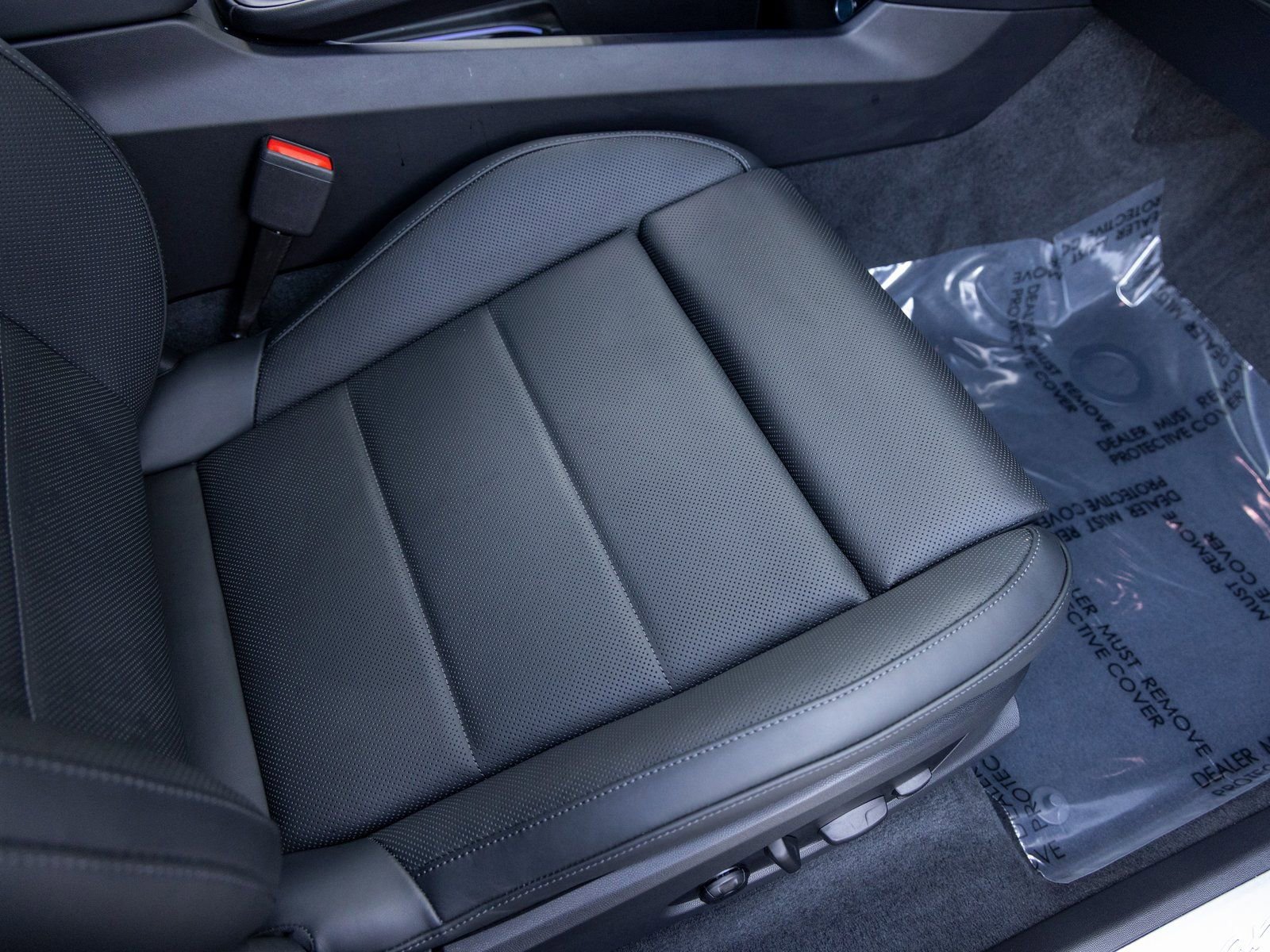 Certified 2025 Porsche Macan 4 Electric AWD/4WD image 50