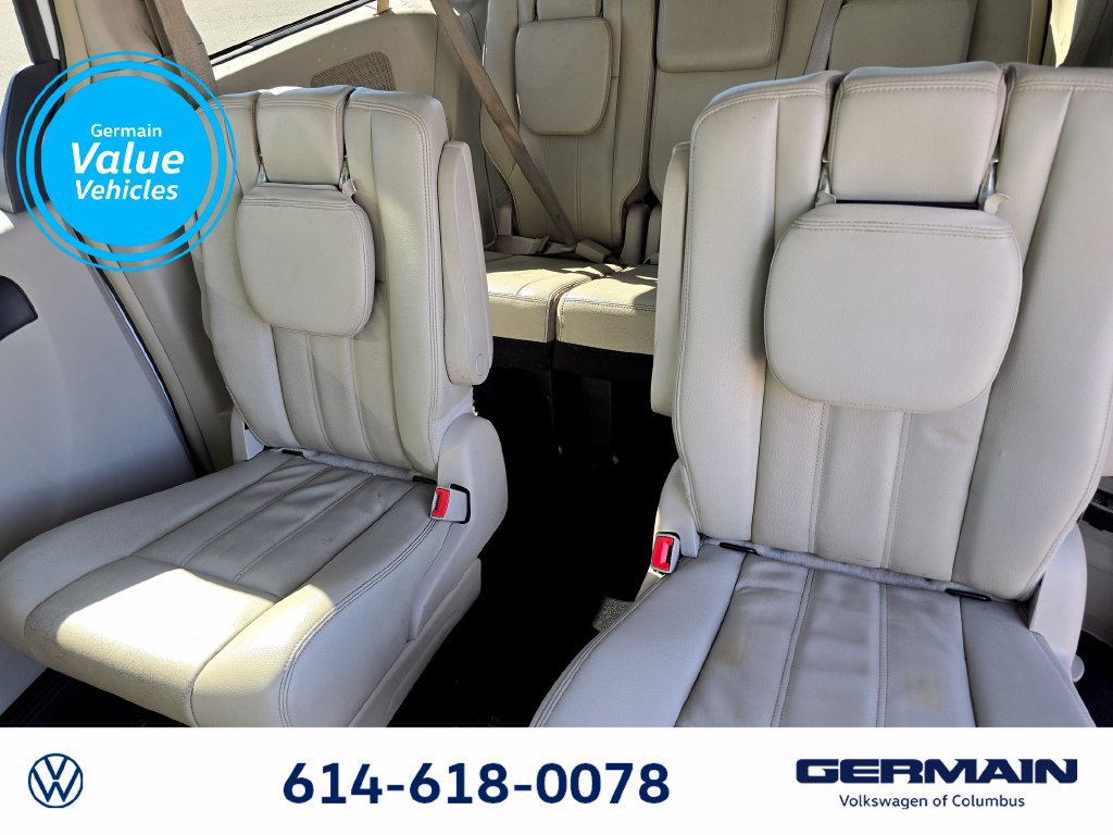 Used 2014 Chrysler Town & Country Touring FWD image 16