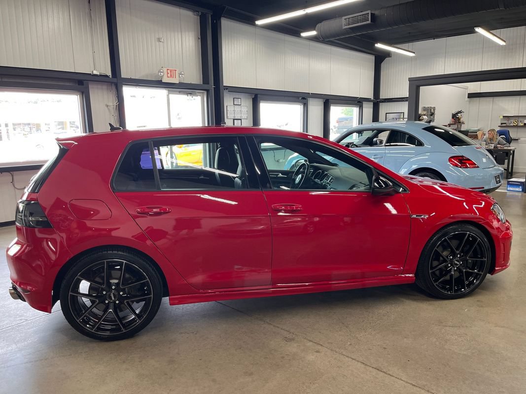 Used 2015 Volkswagen Golf R 4-Door AWD/4WD image 17